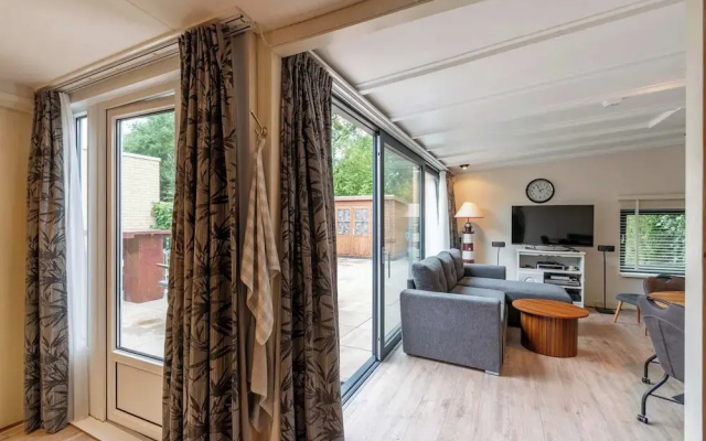 Bungalow Near Sint Maartenszee Beach