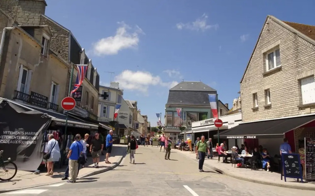 Holiday Home in Arromanches by Sandy Beach