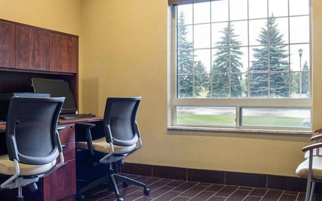 Comfort Suites Minot South