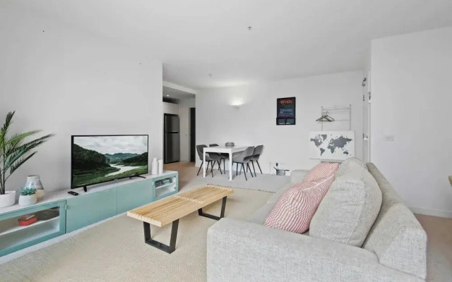 Modern 1-bed City Apartment With Pool and Gym
