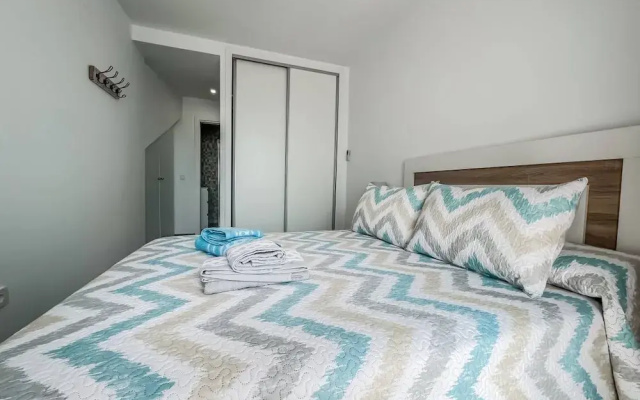 Modern Two Bedroom Apartment With Pool