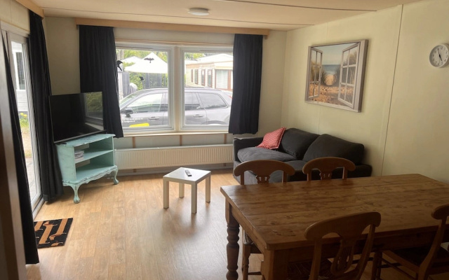 Kijkduin Beach Lodge With Indoor Pool