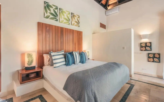 Tropical Villa With Pool at Green Village B843