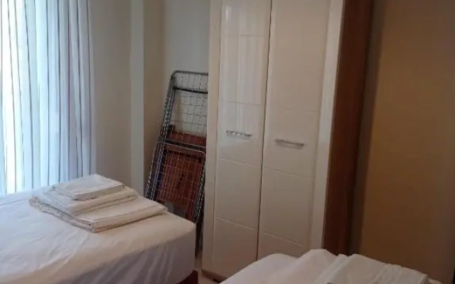 Deluxe Apartments 2