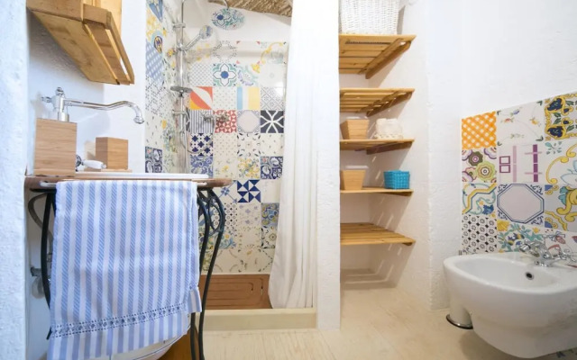 Luxurious Villa in Torre Suda with Hot Tub