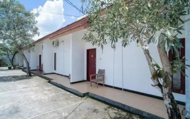 Reddoorz Plus Near Syamsudin Noor Airport