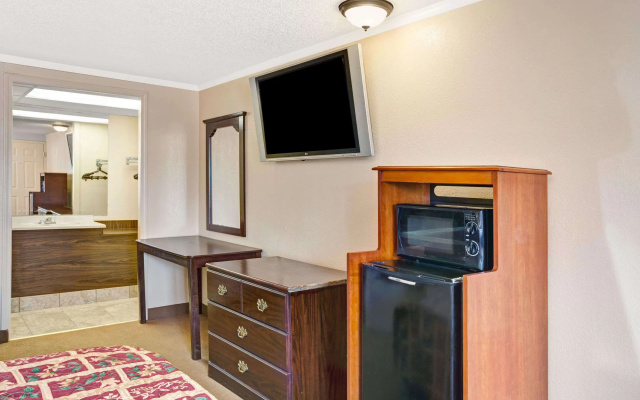 Knights Inn - Madison Heights
