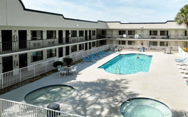 Travelodge Suites East Gate Orange