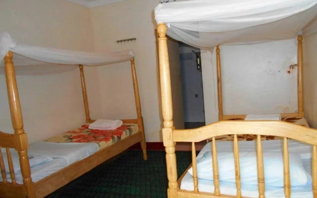 Pearl Gardens Beach Resort Kalangala