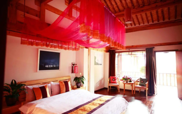 Lijiang Left Bank Holiday Inn
