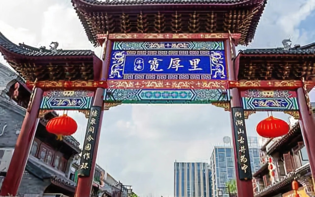 Summer Cherry Apartment (Ji'nan Quancheng Road Kuanhouli)