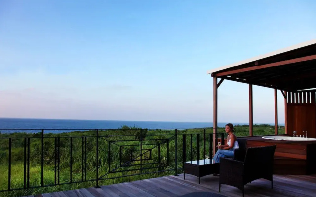 isola villa kouri