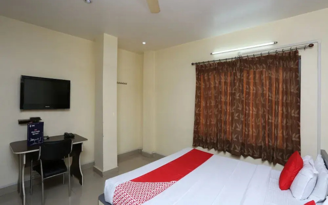 OYO 13288 Hotel Rajashree Inn