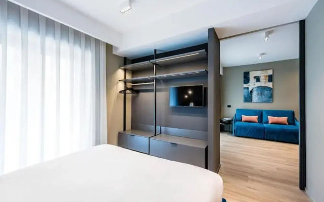 Mh Suites Plebiscito
