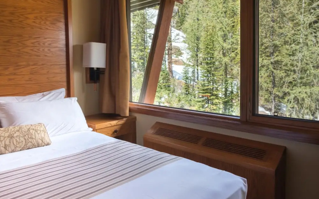 Sunshine Mountain Lodge