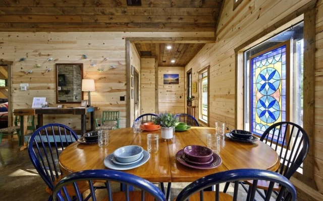 Always Sunny 2 Bedroom Cabin by Redawning