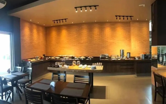Maison Hotel