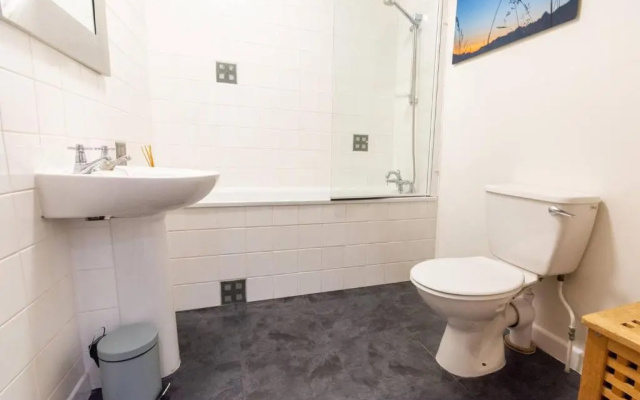 Unique & Homely Suite with Own Access (Adults Only)