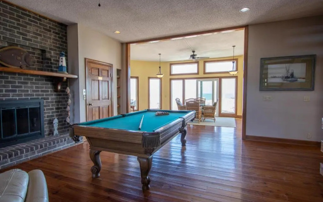 2-story 5 Bed, 5.5 Bath Oceanfront Home Sleeps 18, 4-seat Golf Cart is Included