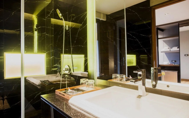 The Glory Gold Hotel