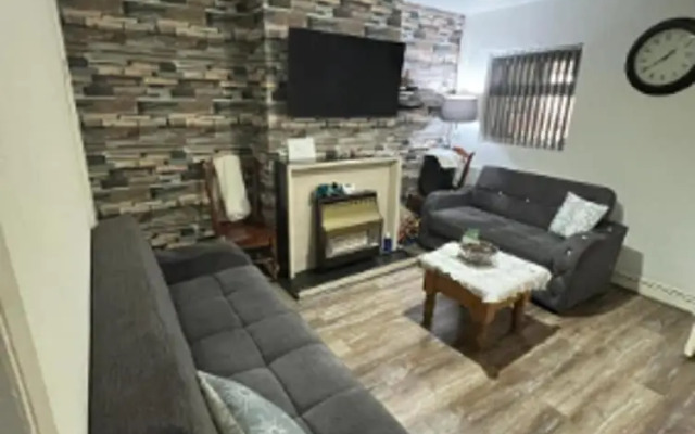 Impeccable 2-bed House Near City Centre