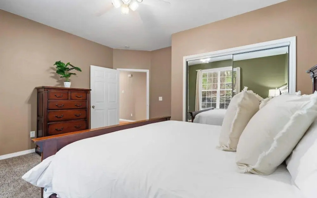 The Greenview Manor - Lake Views