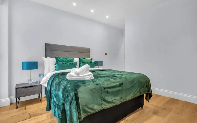 Three Bed Spacious Apartment in Dalston