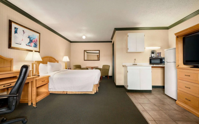 Coast Dawson Creek Hotel