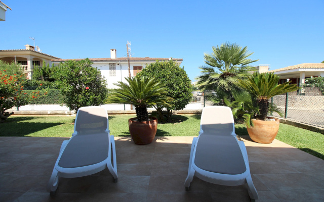 MARGARITA · Aircon, wifi, terrace, garden, 150m from the beach