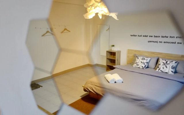 24 Poshtel Salaya