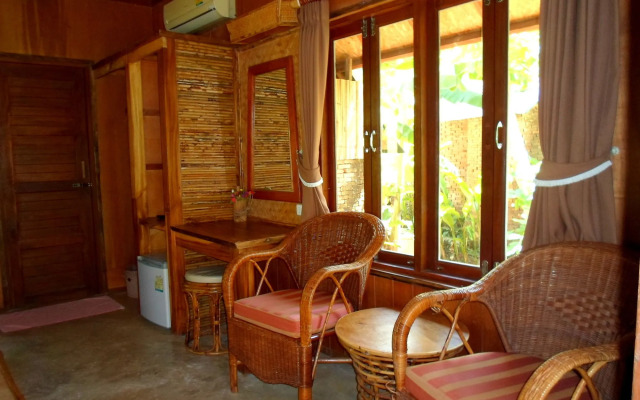 Cliff and River Jungle Resort(The)