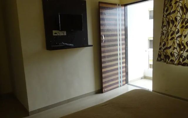 Hotel Sai Hira by OYO Rooms