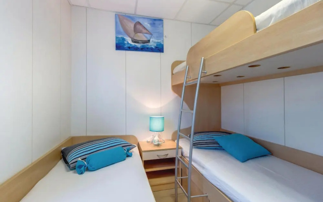Stunning Home in Nerezine With Jacuzzi, Wifi and 2 Bedrooms