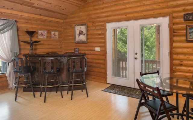 Quarter Horse Inn / Orchid Room