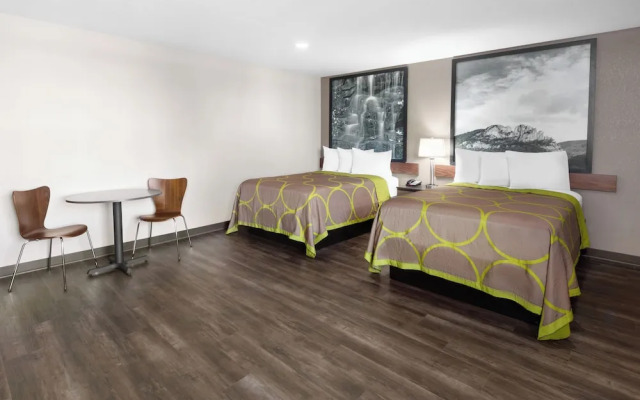 Super 8 Motel - Fairmont