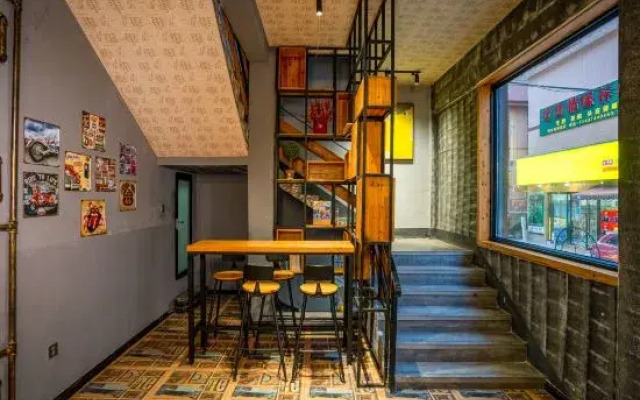 Tianmen Mountain Loft Art Inn