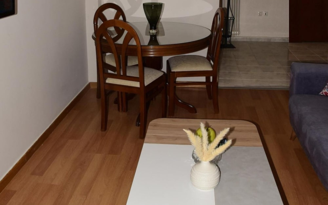 Apartment With Stunning Views - Sleeps 3 & Parking