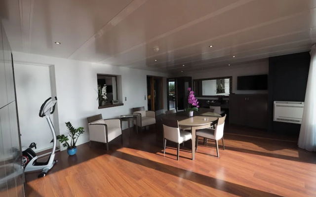 Maison Du Lac Boutique Hotel