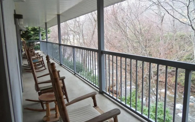 Four Seasons Inn