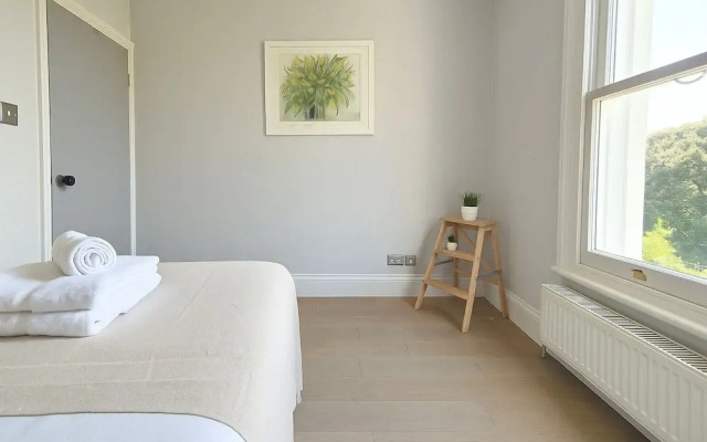 1 Bed Flat near Westfield