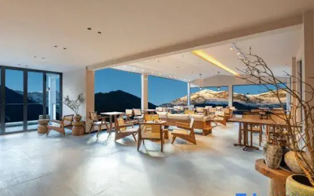 Yujian Mountain Snow Mountain Homestay