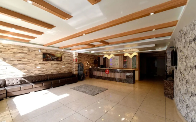 OYO 13091 Manali Grand