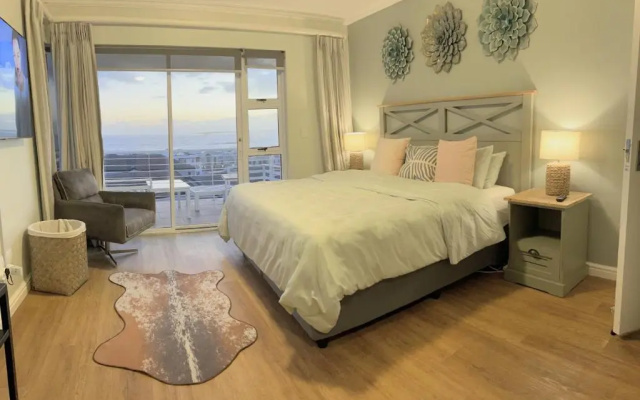 2 Dolphin Ridge , Bloubergstrand