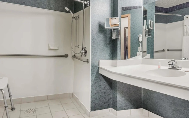 Baymont Inn & Suites Mequon Milwaukee Area