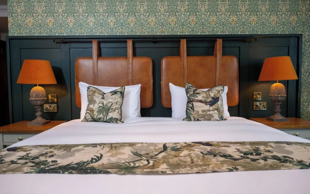 Wheatsheaf Hotel - Virginia Water by Chef and Brewer Collection