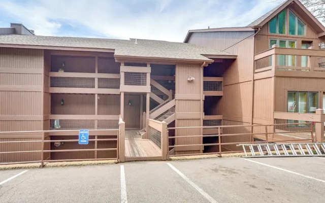 Osage Beach Condo Pools, Boatslip and Pickleball