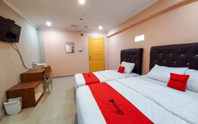 RedDoorz Hotel Baaraka near Living World