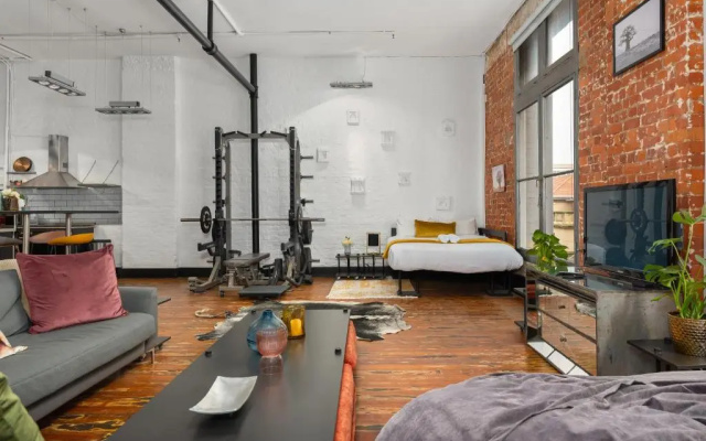 Wolroy House Apartments