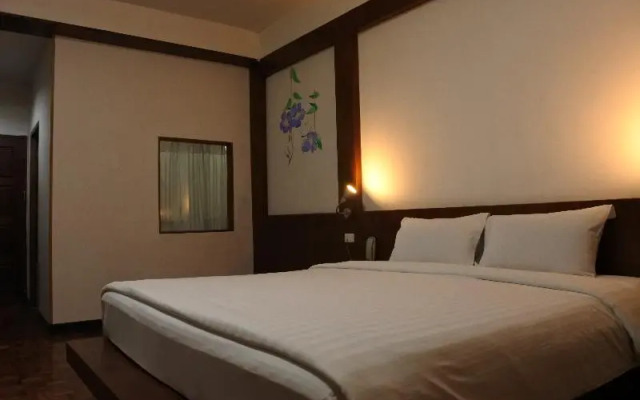 Suriwongse Tower Inn