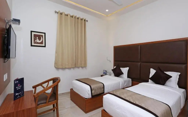 Hotel Paras Royale